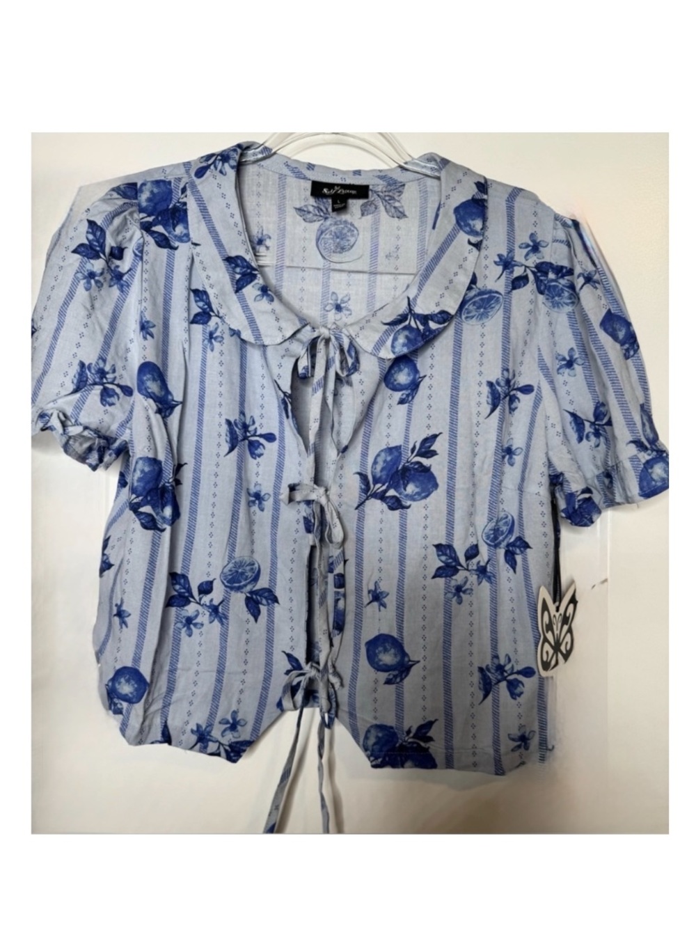 Self Esteem nwt size medium lemon Light Blue Tie-Front Floral & Fruit Blouse
